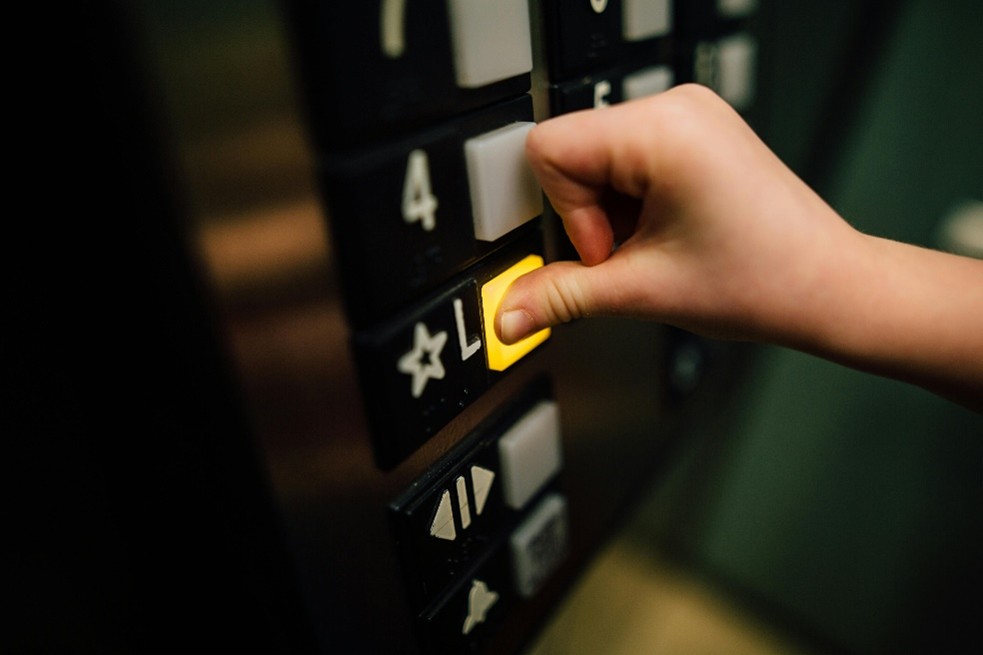 Comparing Hydraulic vs. Electric Home Elevators